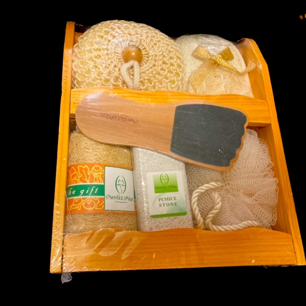 Mother’s Day $20 Bath Accessories Kit